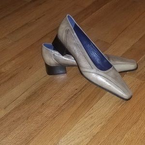 NWOT - Ballin low heel